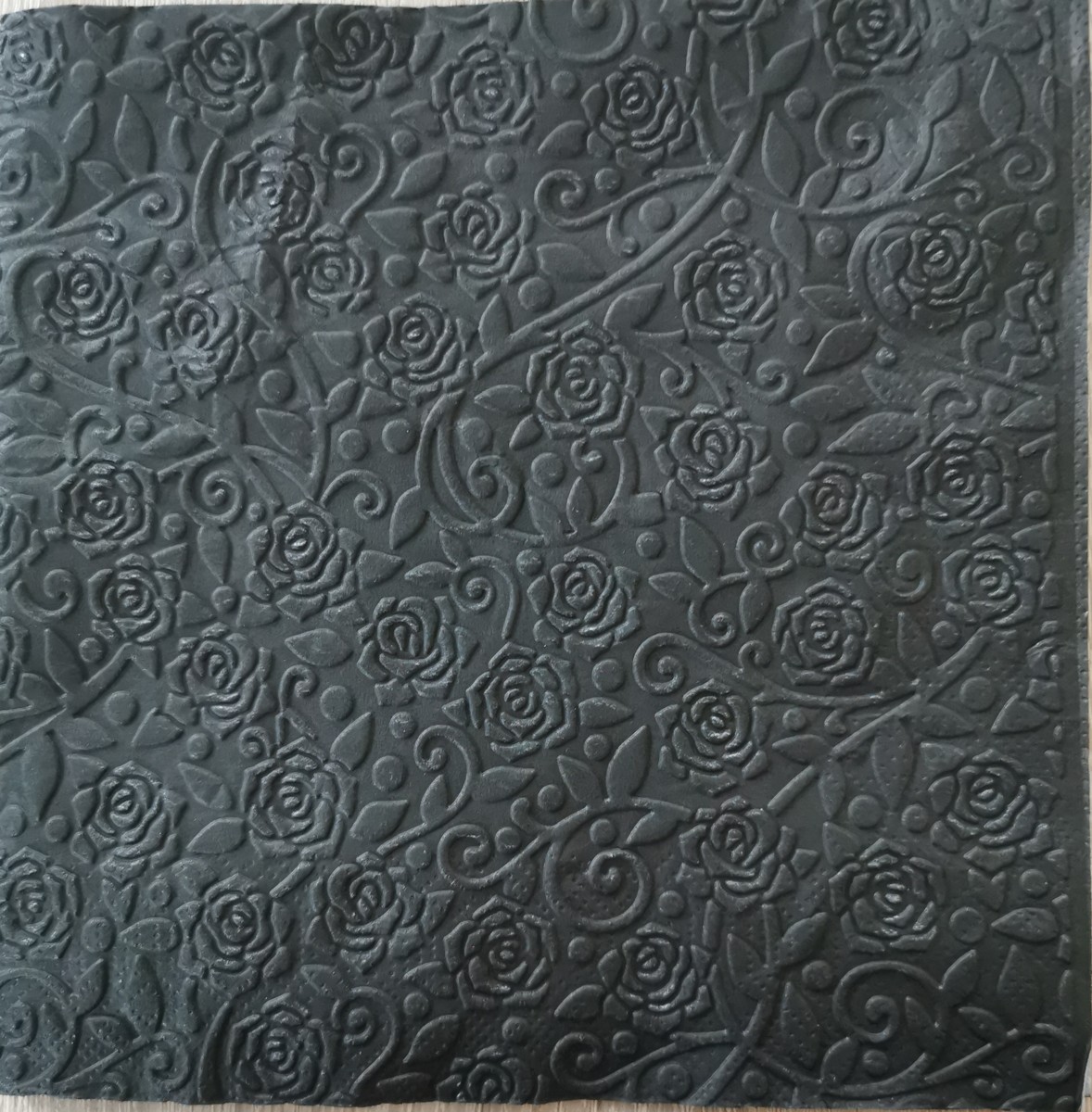 Reliéfne servítky čierne (Black) 33×33 cm – vzor Ruže - 2