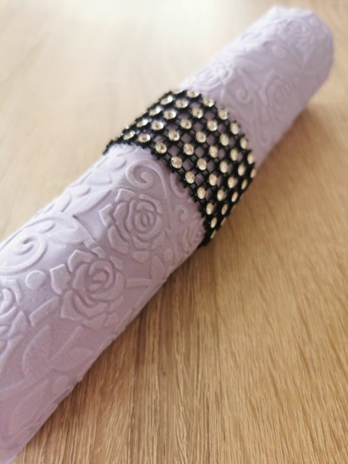 Reliéfne servítky levanduľové (Lavender) 33×33 cm – vzor Ruže - detail reliéfu