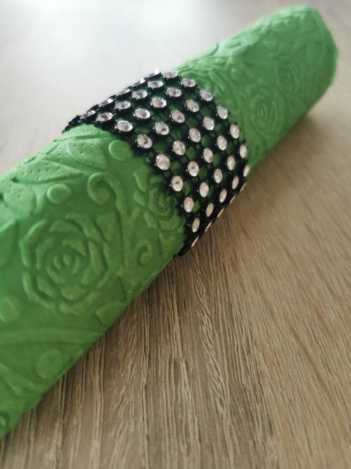 Reliéfne servítky tmavozelené (Dark Green) 33×33 cm – vzor Ruže - detail reliéfu