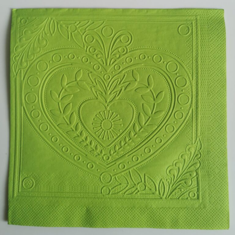Reliéfne servítky trávovozelené (Grass Green) 33×33 cm – vzor Veľké srdiečko