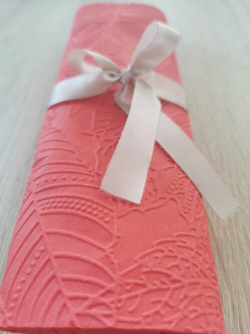 Reliéfne servítky červené (Red) 33×33 cm – vzor Listy - detail reliéfu