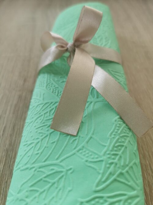 Reliéfne servítky mentolovo zelené (Mint) 33×33 cm – vzor Listy - detail reliéfu