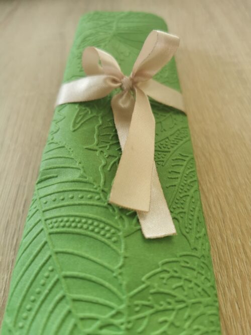 Reliéfne servítky tmavozelené (Dark Green) 33×33 cm – vzor Listy - detail reliéfu