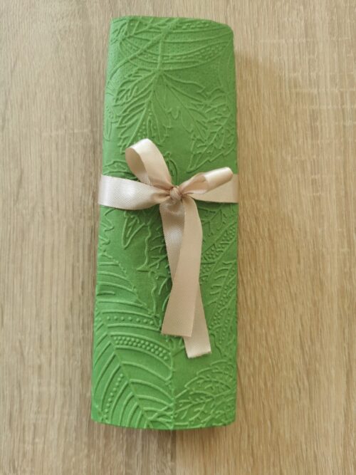 Reliéfne servítky tmavozelené (Dark Green) 33×33 cm – vzor Listy - detail vzoru