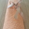 Reliéfne servítky lososové (Salmon) 33×33 cm – vzor Dálie - detail reliéfu