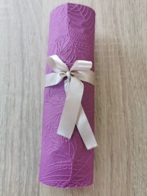 Reliéfne servítky purpurové (Purple) 33×33 cm – vzor Listy - detail vzoru