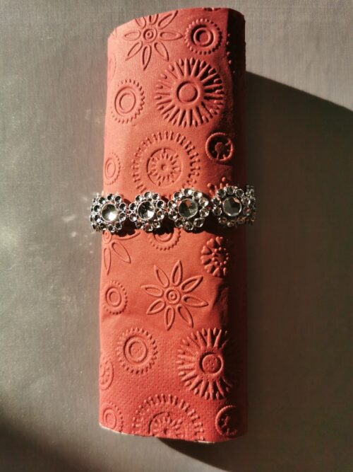 Reliéfne servítky bordové (Claret) 33×33 cm – vzor Vločky - detail vzoru