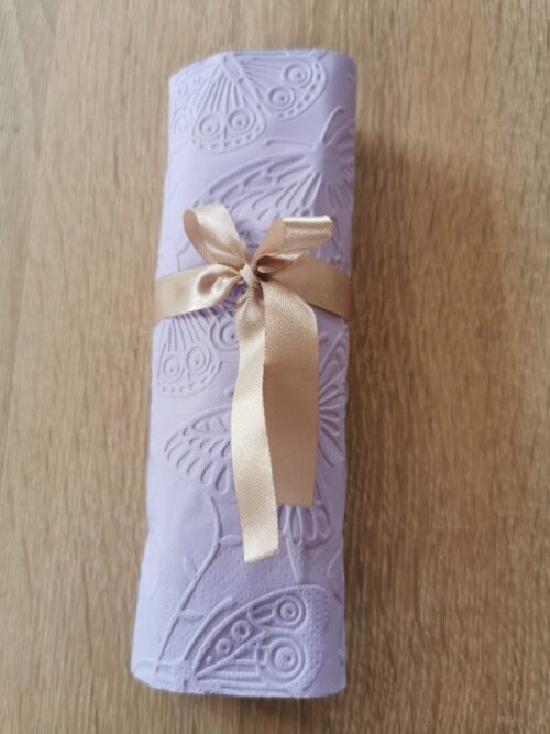 Reliéfne servítky levanduľové (Lavender) 33×33 cm – vzor Motýle - detail vzoru