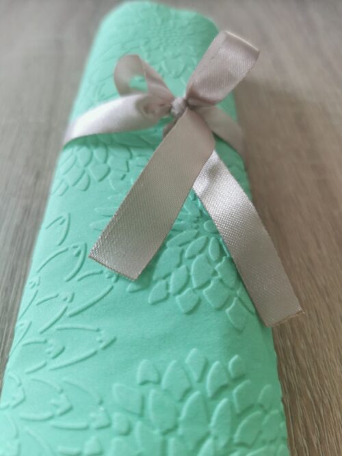 Reliéfne servítky mentolovo zelené (Mint) 33×33 cm – vzor Dálie - detail reliéfu