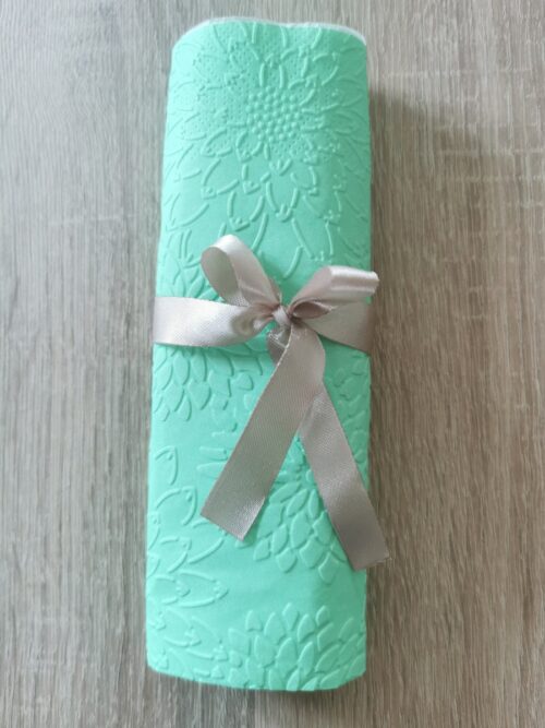 Reliéfne servítky mentolovo zelené (Mint) 33×33 cm – vzor Dálie - detail vzoru