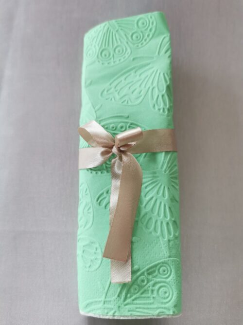 Reliéfne servítky mentolovo zelené (Mint) 33×33 cm – vzor Motýle - detail vzoru