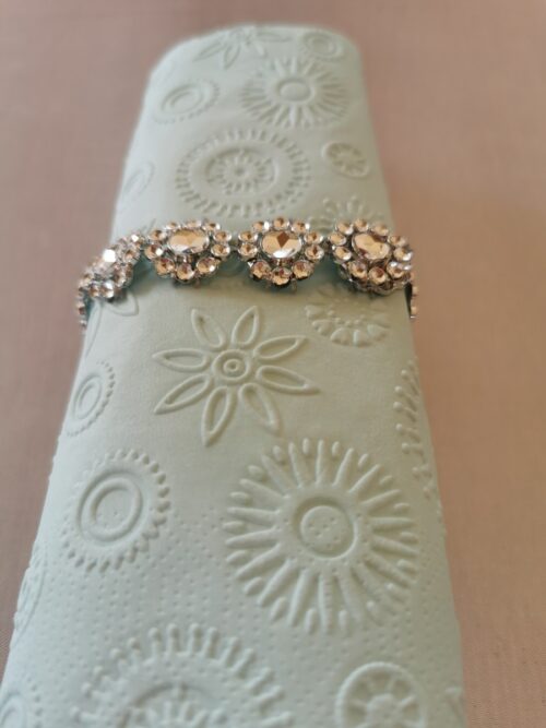 Reliéfne servítky pastelovo modré (Baby Blue) 33×33 cm – vzor Vločky - detail reliéfu