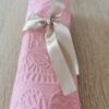Reliéfne servítky ružové (Candy Pink) 33×33 cm – vzor Motýle - detail reliéfu