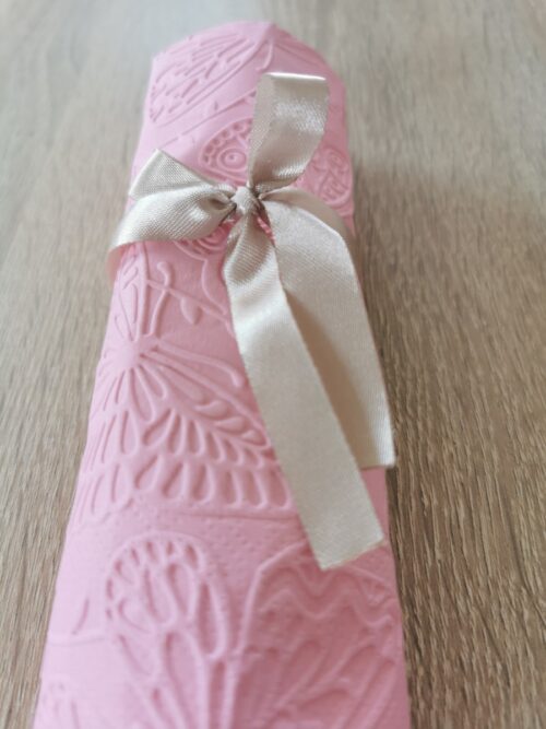 Reliéfne servítky ružové (Candy Pink) 33×33 cm – vzor Motýle - detail reliéfu