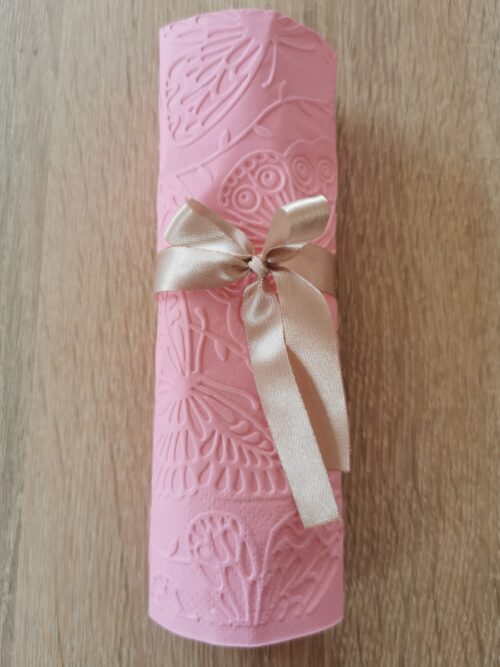 Reliéfne servítky ružové (Candy Pink) 33×33 cm – vzor Motýle - detail vzoru