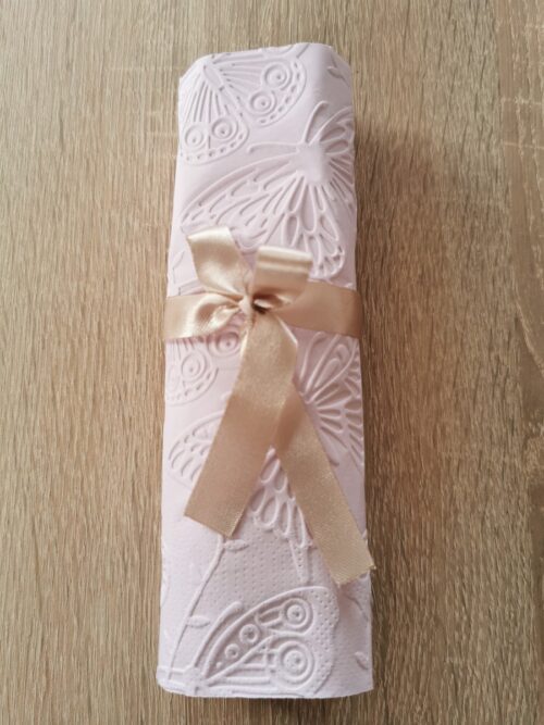 Reliéfne servítky svetlofialové (Pale Lilac) 33×33 cm – vzor Motýle - detail vzoru