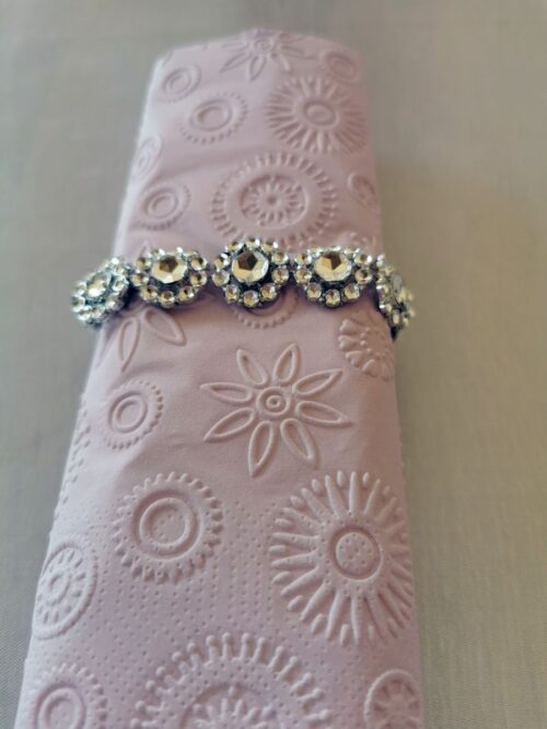 Reliéfne servítky svetlofialové (Pale Lilac) 33×33 cm – vzor Vločky - detail reliéfu