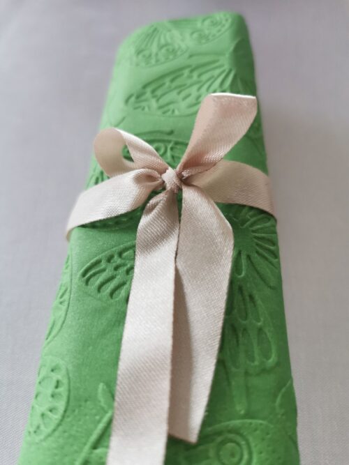 Reliéfne servítky tmavozelené (Dark Green) 33×33 cm – vzor Motýle - detail reliéfu