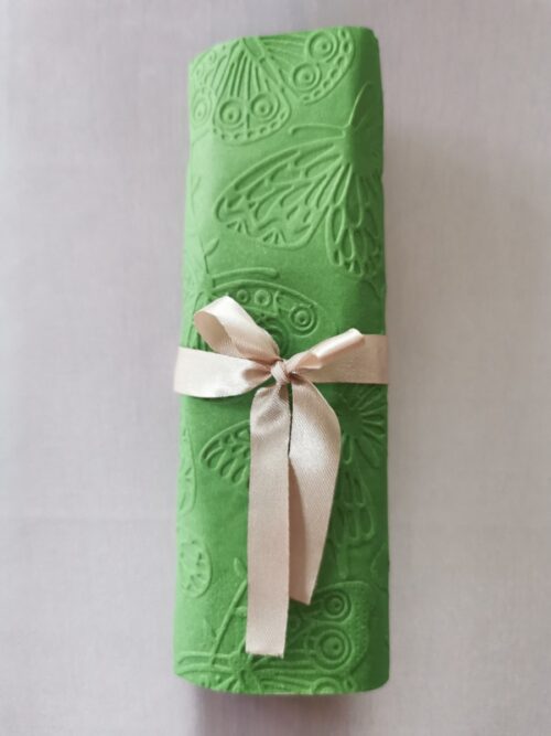 Reliéfne servítky tmavozelené (Dark Green) 33×33 cm – vzor Motýle - detail vzoru