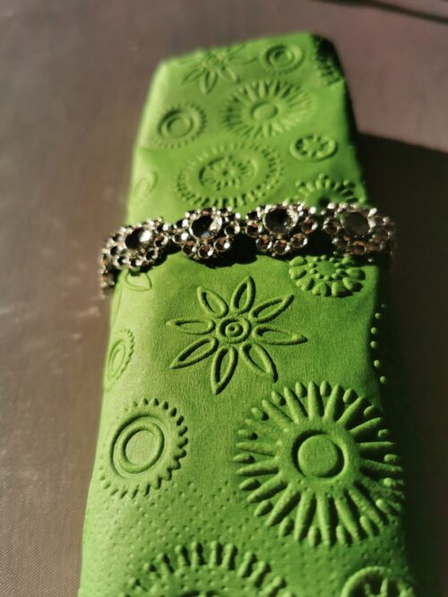 Reliéfne servítky tmavozelené (Dark Green) 33×33 cm – vzor Vločky - detail reliéfu