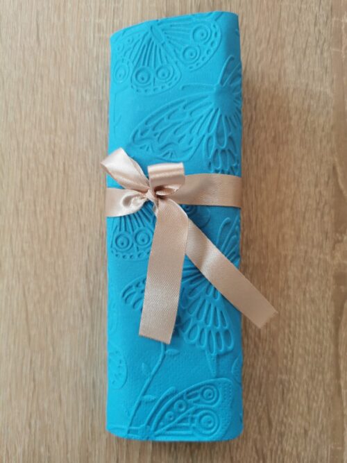 Reliéfne servítky tyrkysové (Blue) 33×33 cm – vzor Motýle - detail vzoru