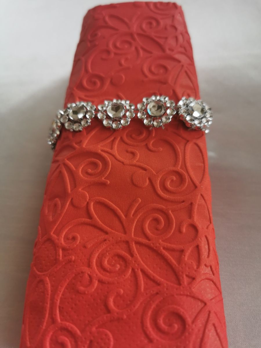 Reliéfne servítky červené (Red) 33×33 cm – vzor Ornament - detail reliéfu