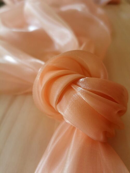 Saténová organza broskyňová (Peach) šírky 47 cm – detail lesku