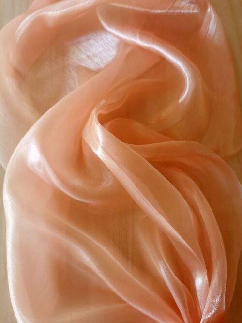 Saténová organza broskyňová (Peach) šírky 47 cm – detail materiálu
