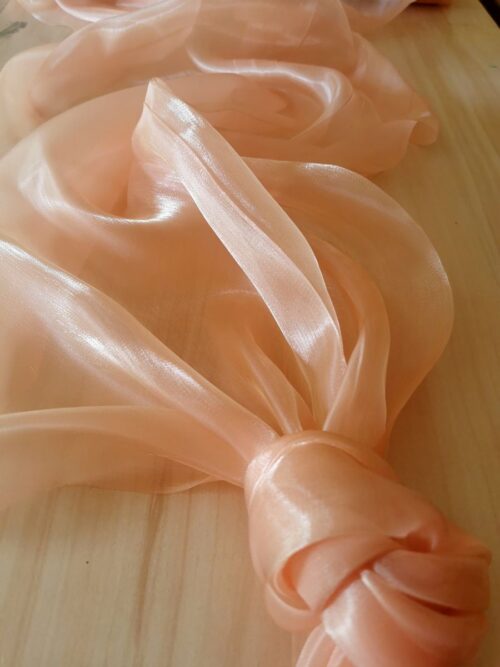 Saténová organza broskyňová (Peach) šírky 47 cm – rozprestretá látka