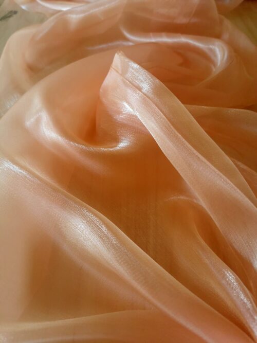 Saténová organza broskyňová (Peach) šírky 47 cm – Textúra a lesk