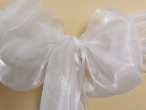 Saténová organza biela (White) šírky 23 cm – – detail mašle s leskom