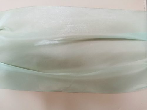 Saténová organza pastelovo zelená (Pastel Green) šírky 23 cm – detail materiálu