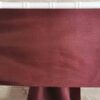 Gaštanovo bordový satén 15 cm (Chestnut Burgundy), detail hladkého lesklého materiálu