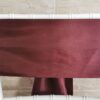Gaštanovo bordový satén (Chestnut Burgundy), šírka 15 cm na stoličke, pohľad spredu bez mašle