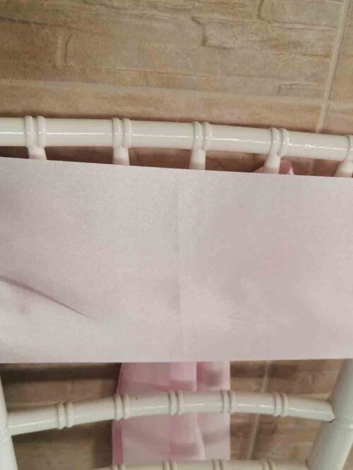 Pastelovo ružový satén 15 cm (Baby Pink), detail hladkého lesklého materiálu