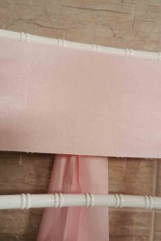 Svetloružový satén 15 cm (Light Pink), detail hladkého lesklého materiálu