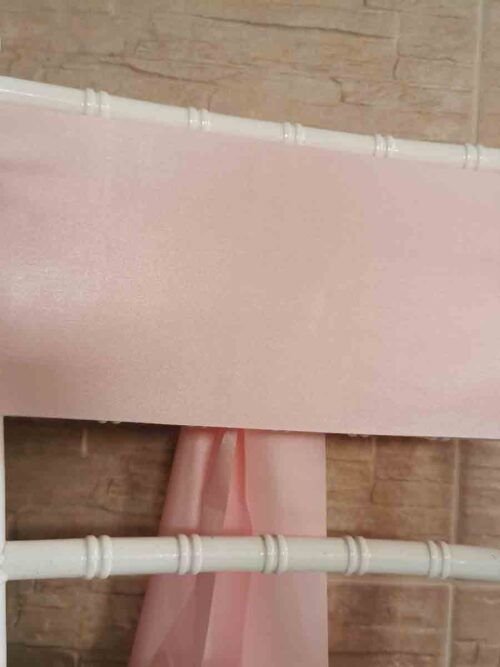 Svetloružový satén 15 cm (Light Pink), detail hladkého lesklého materiálu