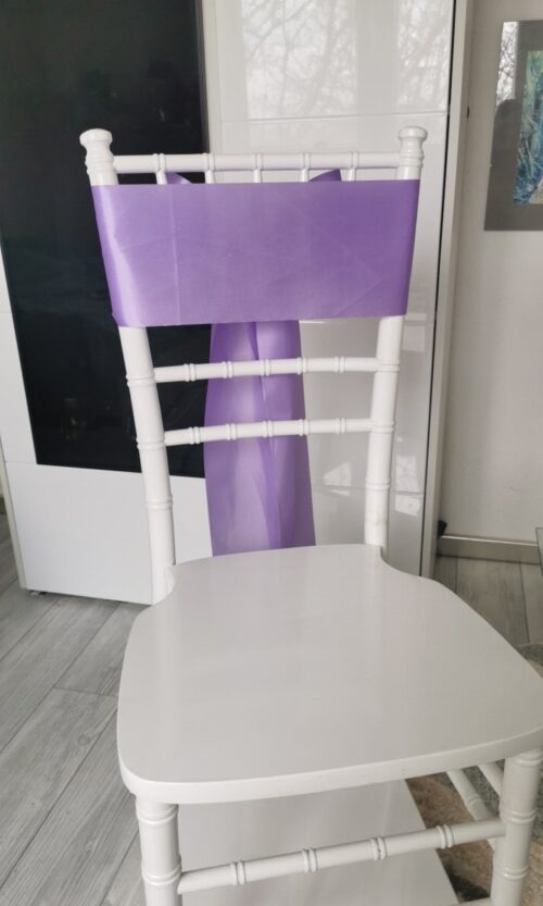 Lila satén (Lilac), šírka 15 cm na stoličke, pohľad spredu bez mašle