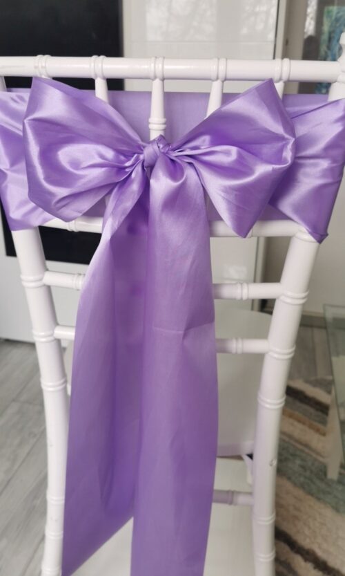 Lila satén (Lilac), šírka 15 cm, dekorácia stoličky, celkový pohľad