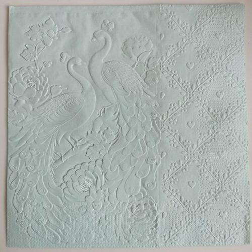 Reliéfne servítky pastelovo modré (Baby Blue) 33×33 cm – vzor Zaláskané pávy