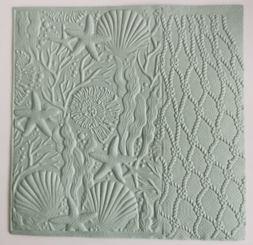 Reliéfne servítky šalviovo zelené (Sage) 33×33 cm – vzor Morské hviezdy a mušle