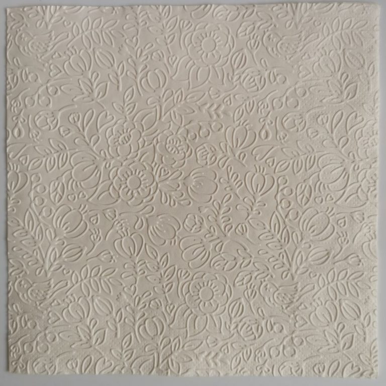Reliéfne servítky slonovinová kosť (Ecru) 33×33 cm – vzor Kvietky a listy