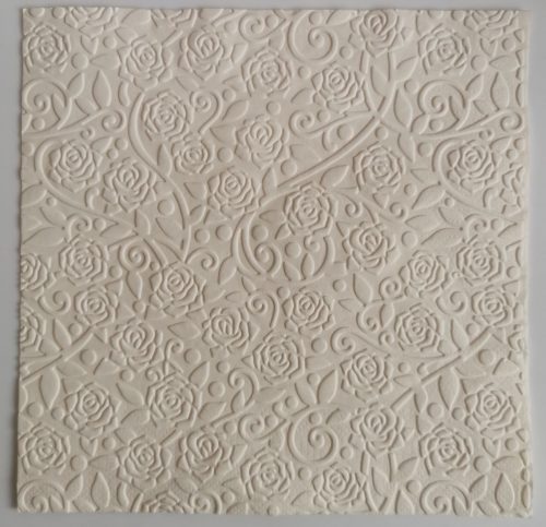 Reliéfne servítky slonovinová kosť (Ecru) 33×33 cm – vzor Ruže