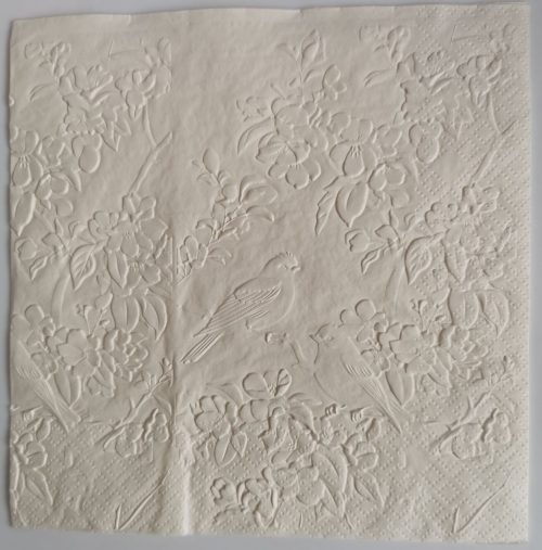 Reliéfne servítky slonovinová kosť (Ecru) 33×33 cm – vzor Škovránky v záhrade