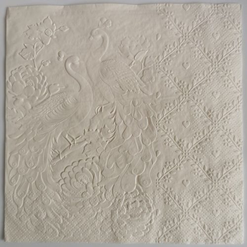 Reliéfne servítky slonovinová kosť (Ecru) 33×33 cm – vzor Zaláskané pávy