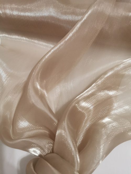 Saténová organza béžová (Beige) 47 cm × 10 m – detail lesku