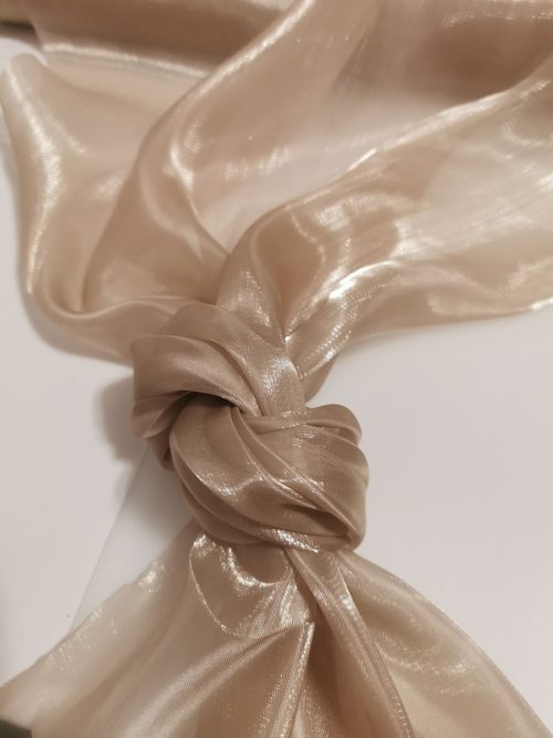 Saténová organza béžová (Beige) 47 cm × 10 m – rozprestretá látka