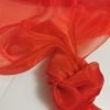 Saténová organza červená (Red) 47 cm × 10 m – detail lesku