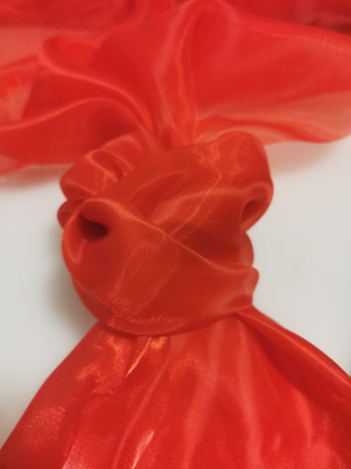Saténová organza červená (Red) 47 cm × 10 m – detail materiálu