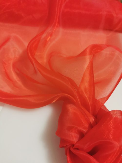 Saténová organza červená (Red) 47 cm × 10 m – rozprestretá látka